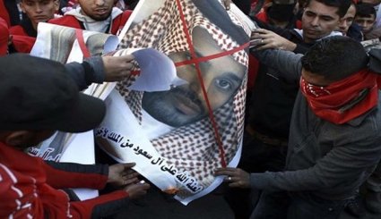 عکس شاه و ولیعهد سعودی با پرچم‌ آمریکا به آتش کشیده شد+عکس