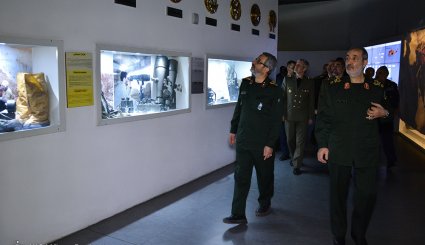 تصاویر/ بازدید فرماندهان ارشد نیرو های مسلح از باغ موزه دفاع مقدس
