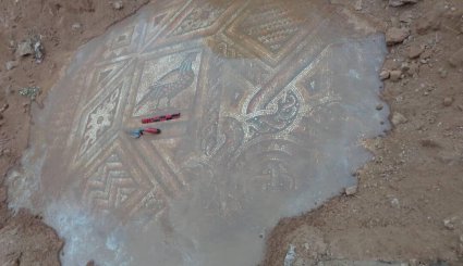بالصور.. الجيش السوري يعثر على لوحات فسيفسائية بريف حماة 