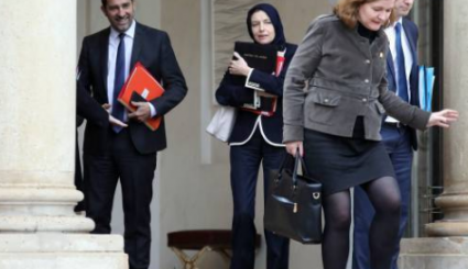 حجاب وزیر دفاع فرانسه هنگام خروج از کاخ الیزه + تصاویر