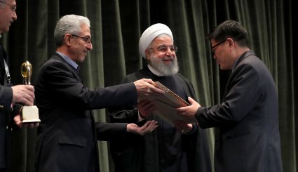 الرئيس الايراني : قادرون على منافسة الدول المتقدمة ( فيديو +صور )