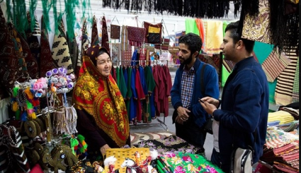 معرض الصناعات اليدوية والسياحة المحلية في برج ميلاد بالعاصمة الايرانية طهران