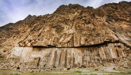جبل بيستون في محافظة كرمانشاه
