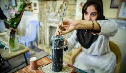 فن التطعيم بالخشب.. إحدى الصناعات اليدوية في محافظة إصفهان الايرانية