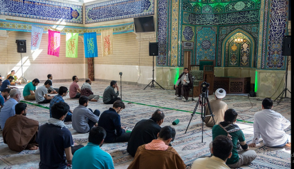مراسم الاعتكاف المعنوية في مساجد ايران