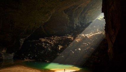 غار سان دونغ الواقع في حديقة Phong Nha Ke Bang الوطنية بفيتنام هو الاكبر في العالم.
