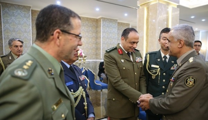 لقاء الملحقين العسكريين الاجانب في طهران مع قائد القوة البرية للجيش الايراني