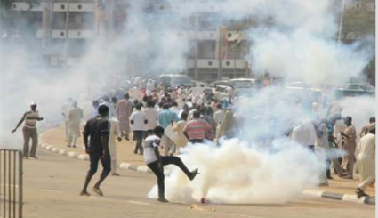 حمله شدید پلیس نیجریه به شیعیان هوادار شیخ الزکزاکی و دستگیری 115 نفر در اَبوجا + تصاویر
