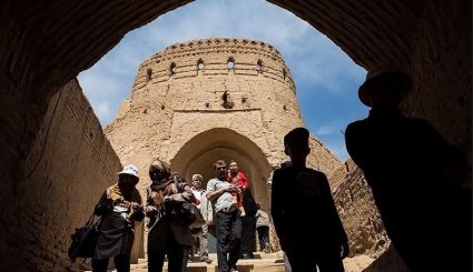 قلعة نارنج او 'قلعة نارین' فی محافظة اصفهان الايرانية