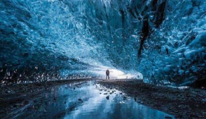 غار جليدي في ايسلندا