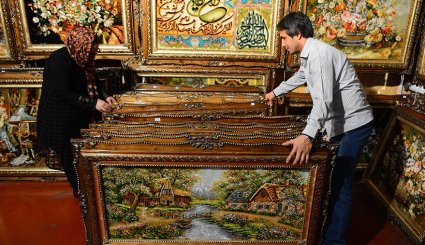 معرض السجاد اليدوي في مدينة قزوين الايرانية