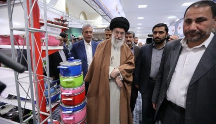 بازدید دو و نیم ساعته رهبر انقلاب اسلامی از نمایشگاه کالای ایرانی