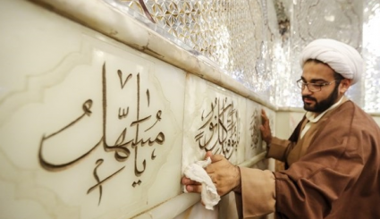 مراسم إزالة الغبار وتطهير مرقد السيد أحمد (شاهچراغ) بن الامام موسى الكاظم (عليهم السلام) في شيراز جنوب ايران