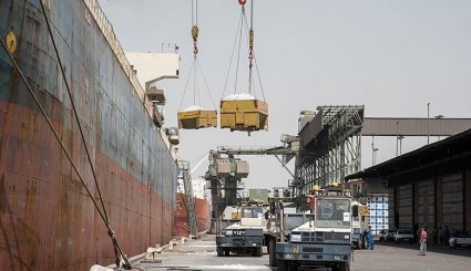 ميناء الإمام الخميني (رض) القلب النابض للاقتصاد الإيراني