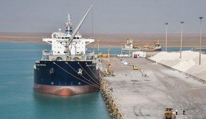 ميناء الإمام الخميني (رض) القلب النابض للاقتصاد الإيراني