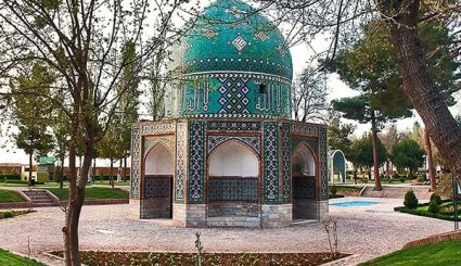 مقبرة الشاعر الايراني العطار النيشابوري 