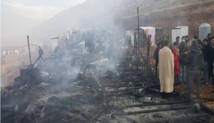 وفاة لاجئين سوريين اثنين في حريق بمخيم شرق لبنان (صور + فيديو)