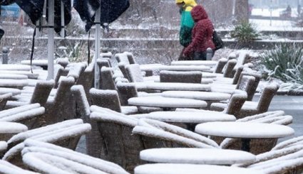 بارش سنگین برف و سقوط بهمن در اروپا 21 کشته برجا گذاشت+تصاویر