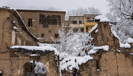 تساقط الثلج في قريةماسولة التاريخية شمال ايران 