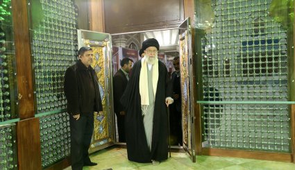 تصاویری از حضور رهبری در مرقد مطهر امام خمینی(ره) و گلزار شهیدان