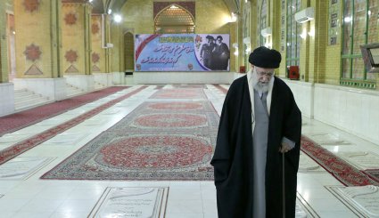 تصاویری از حضور رهبری در مرقد مطهر امام خمینی(ره) و گلزار شهیدان
