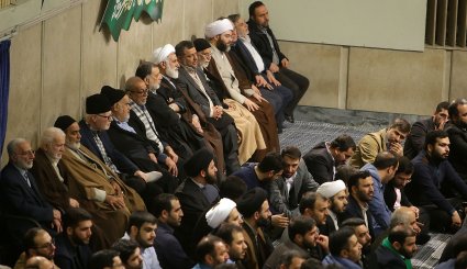 صور .. لقاء قائد الثورة الإسلامية مع جمع من منشدي أهل البيت(ع)