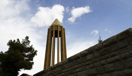 مقبرة ابن سينا في مدينة همدان