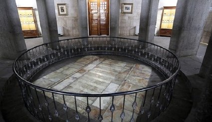 مقبرة ابن سينا في مدينة همدان