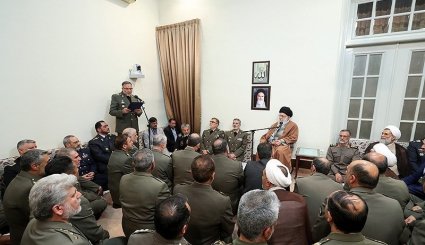 الامام الخامنئي يستقبل كبار قادة الجيش الايراني