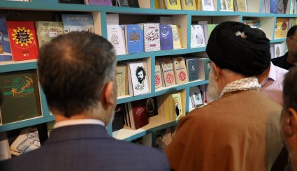 زيارة قائد الثورة الإسلامية الى معرض كتاب الدولي في طهران