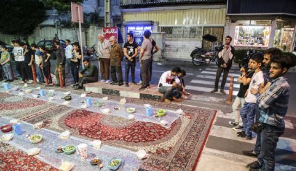 بالصور.. موائد الإفطار الرمضانية في طهران