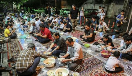 بالصور.. موائد الإفطار الرمضانية في طهران