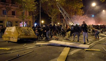 فوضى في مدينة برشلونة عقب مظاهرات للإنفصاليين 
