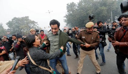 ادامه اعتراضات به قانون جنجالی در هند؛ ۳ نفر کشته شدند