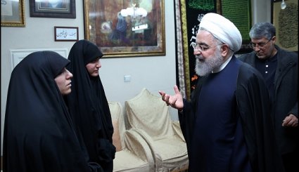 روحانی در منزل سردار شهید سپهبد حاج قاسم سلیمانی