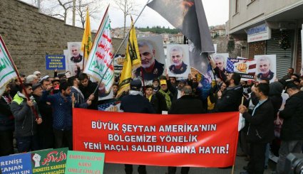 شاهد/ تظاهرة أمام قنصلية واشنطن باسطنبول دعما للشهداء القادة