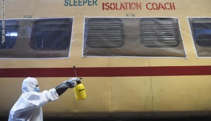 شاهد بالصور: الهند تحول قطاراتها الى مستشفيات 