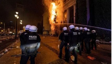 ايطاليا تشهد اشتباكات عنيفة مع الشرطة نتيجة اعتقال رئيس كتالونيا السابق