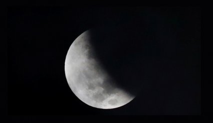 بالفيديو.. أطول خسوف للقمر منذ 580 عاما