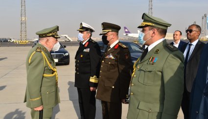 بالصور.. رئيس أركان الجيش الجزائري يزور مصر
