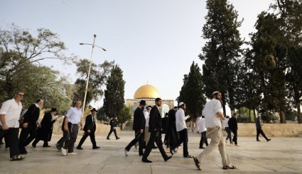شاهد الاستفزاز الإسرائيلي في صور عن اقتحامه المسجد الأقصى اليوم
