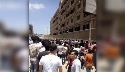 طالب يذبح زميلته أمام بوابة جامعة المنصورة المصرية+صور
