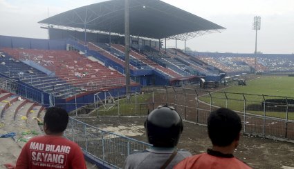 صور جديدة لكارثة ملعب إندونيسيا والرئيس يصدر أمرا عاجلا