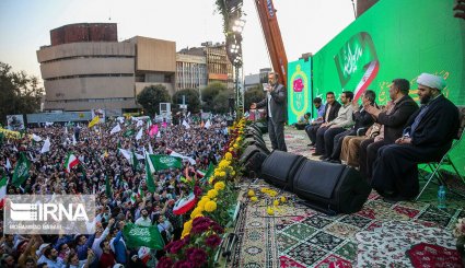 فيديو وصور.. الاحتفال بالمولد النبوي الشريف في ساحة ولي عصر وسط طهران