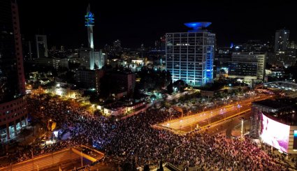 اعتراض خیابانی ده‌ها هزار اسرائیلی به برنامه کابینه نتانیاهو برای تغییرات قضایی