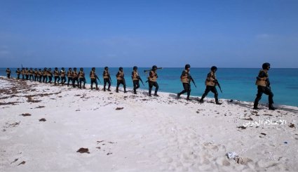 القوات البحرية اليمنية تنظم عرضا عسكريا في يوم القدس