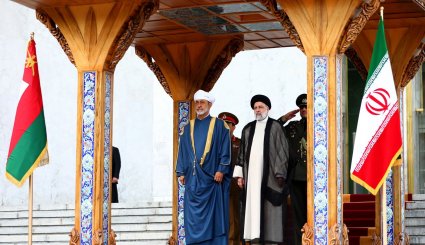استقبال رسمي لسلطان عمان في قصر سعد آباد في طهران