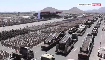 شاهد/القوات المسلحة اليمنية تكشف عن 8 صواريخ للمرة الأولى