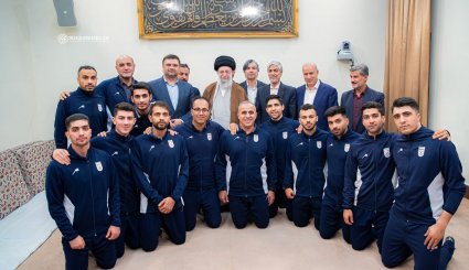 قائد الثورة الاسلامية يستقبل المنتخب الوطني لكرة قدم الصالات