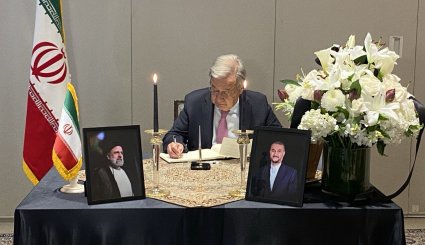 شاهد/غوتيريش يزور مقر البعثة الايرانية للتعزية باستشهاد الرئيس الإيراني